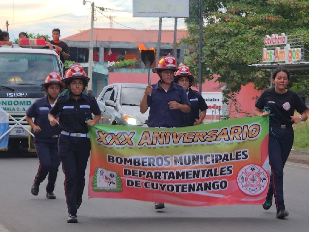 Bomberos Municipales de Cuyotenango celebran 30 años de servicio