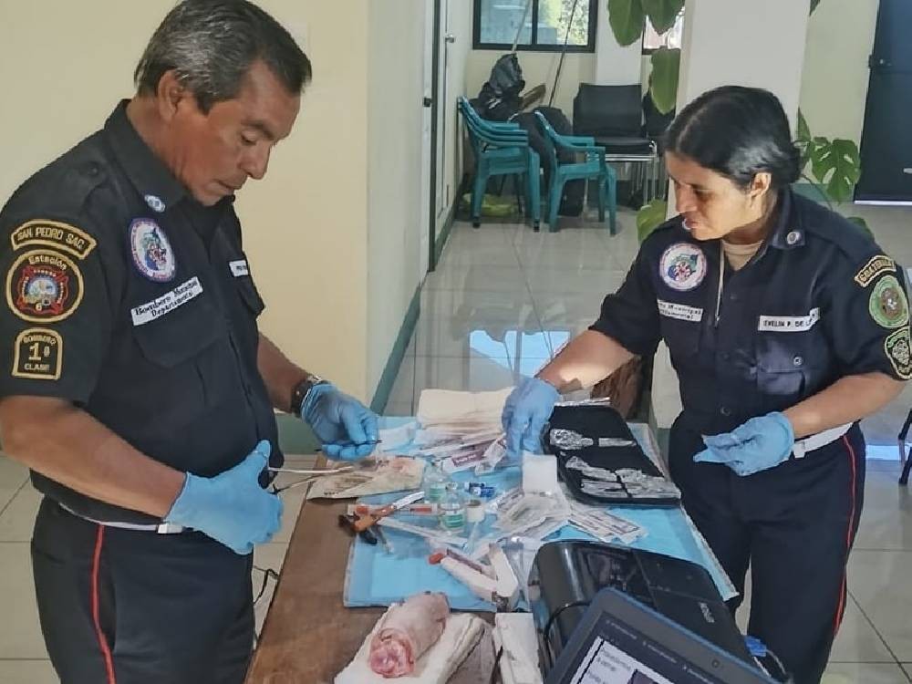 Bomberos refuerzan conocimientos sobre suturas de heridas