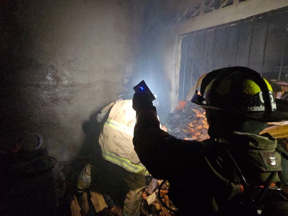 Bomberos Voluntarios controlan siniestro a tiempo y evitan que se propague