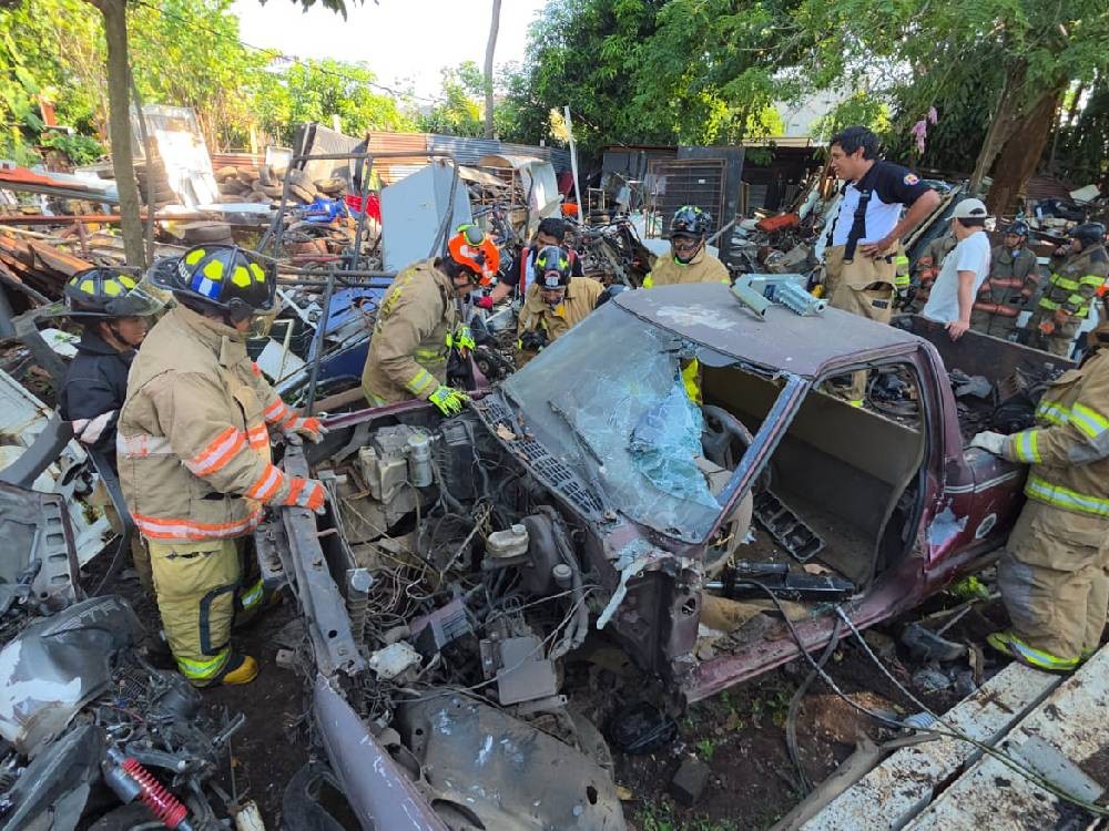 Bomberos Voluntarios de la Sexta Compañía refuerzan técnicas de extricación vehicular en Mazatenango