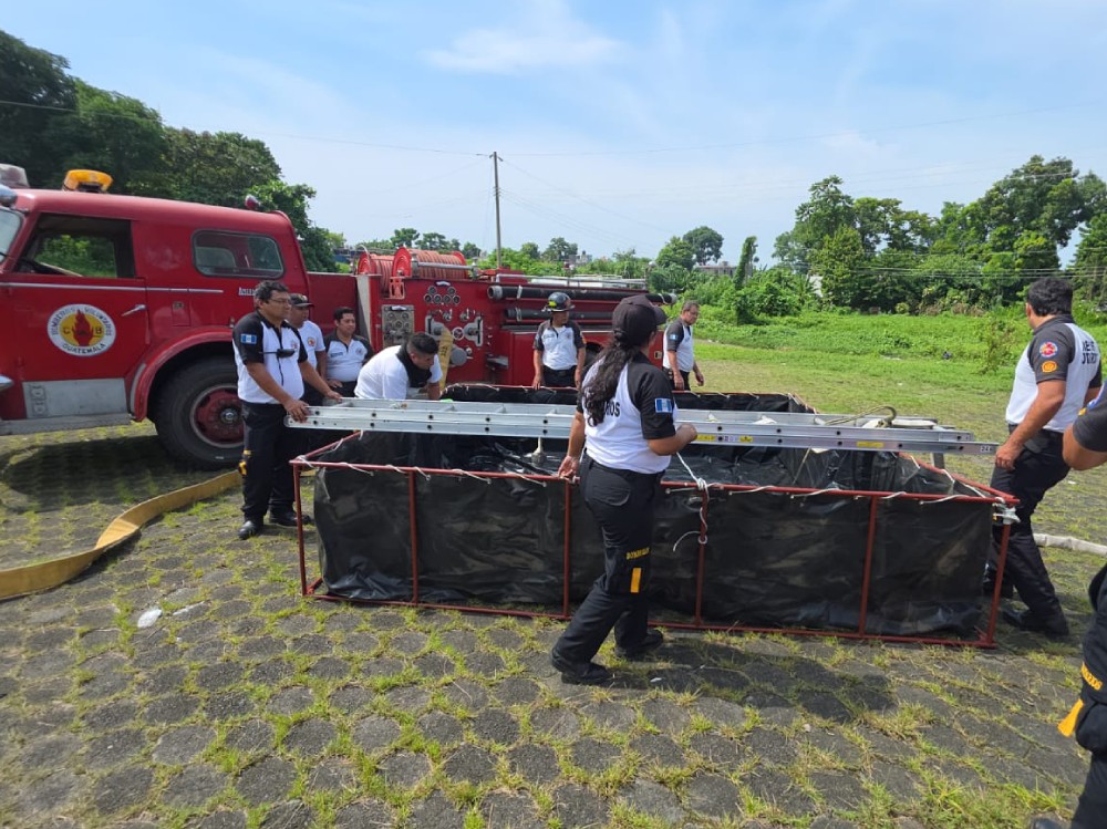 Bomberos Voluntarios fortalecen capacidades con capacitación en combate de incendios