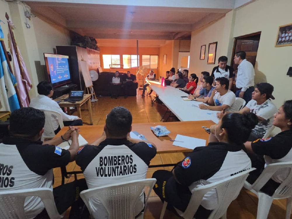 Bomberos Voluntarios se profesionalizan como monitores de seguridad y salud ocupacional