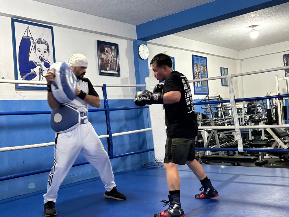 Boxeador de Cantel peleará profesional por el título de campeón nacional