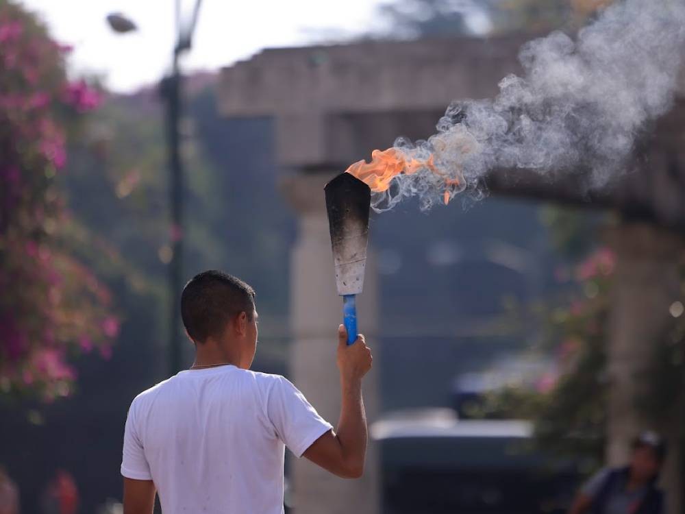 Brindan recomendaciones de seguridad para el manejo de antorchas durante festejos patrios