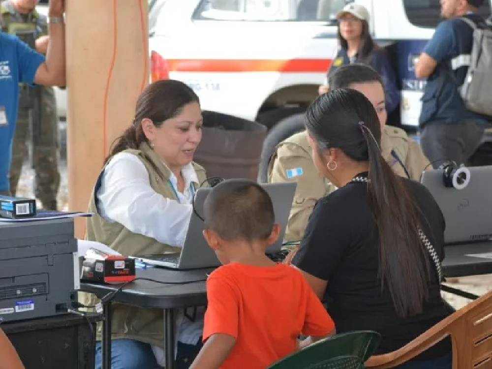 Brindan visas humanitarias a mexicanos desplazados por la violencia