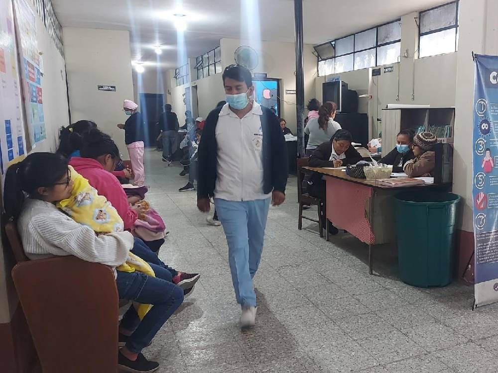 Brote de tos ferina ha afectado a 12 personas y se reportan más de 25 casos sospechosos, según autoridades de salud