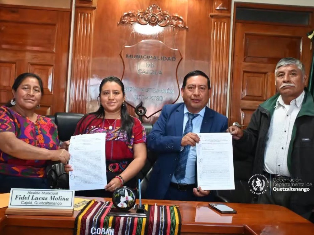Cajolá firma dos convenios para ejecutar proyectos con fondos públicos del CODEDE