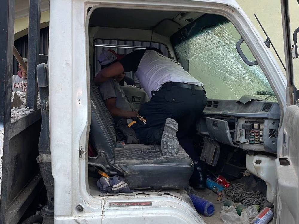 Camión se empotra contra vivienda en zona 9 de Xela tras falla en los frenos