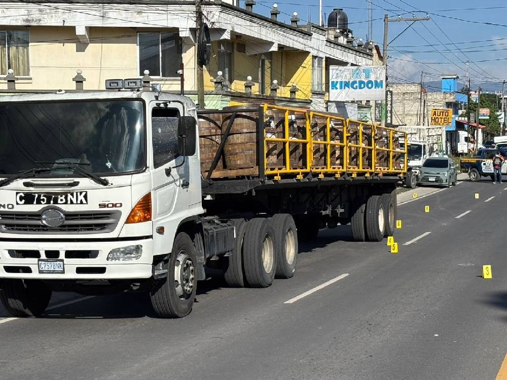 Camiones de empresa de bebidas alcohólicas son blanco de amenzas por parte de grupo criminal