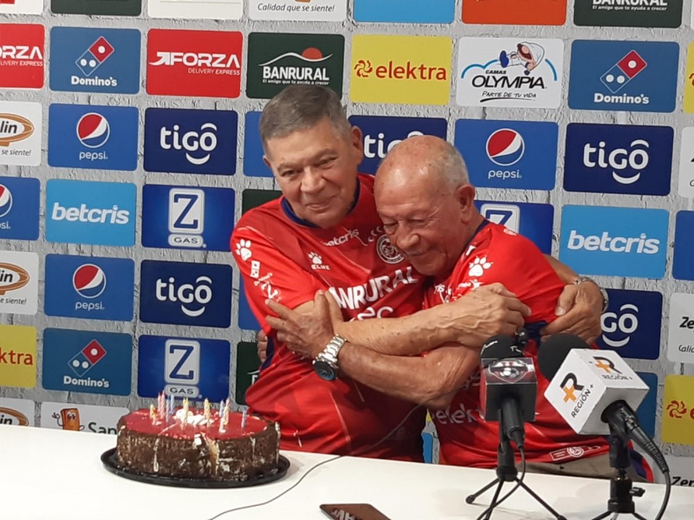 Campeones de Xelajú en 1962 serán homenajeados con la orden Caballero del Deporte