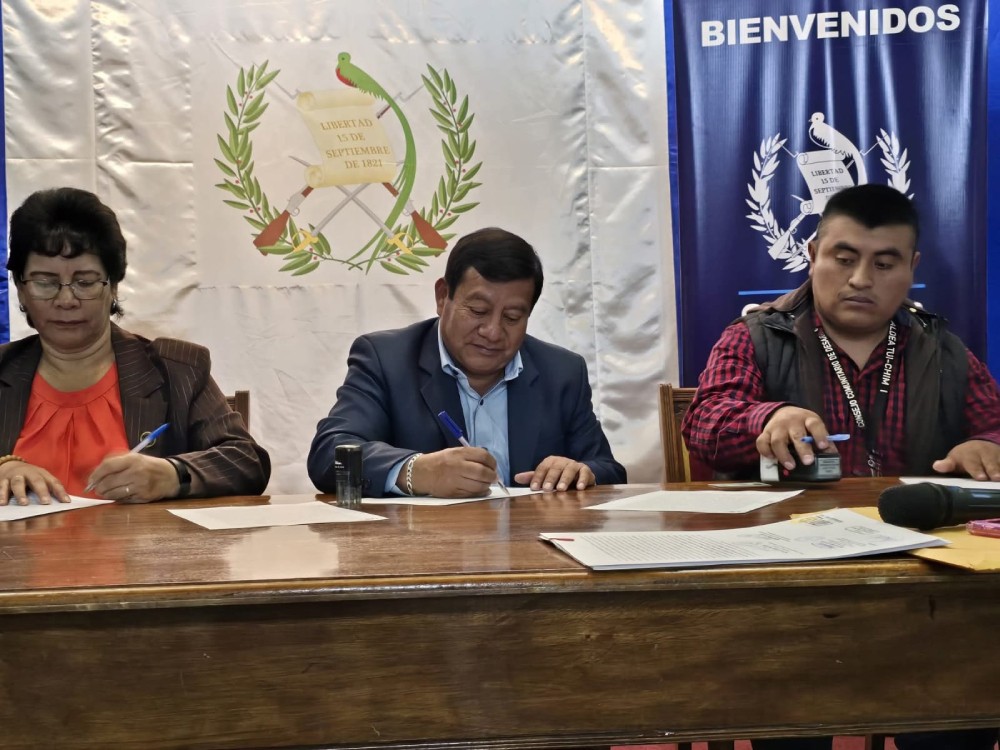 Cantel y San Martín Sacatepéquez suscriben convenios para nuevos proyectos