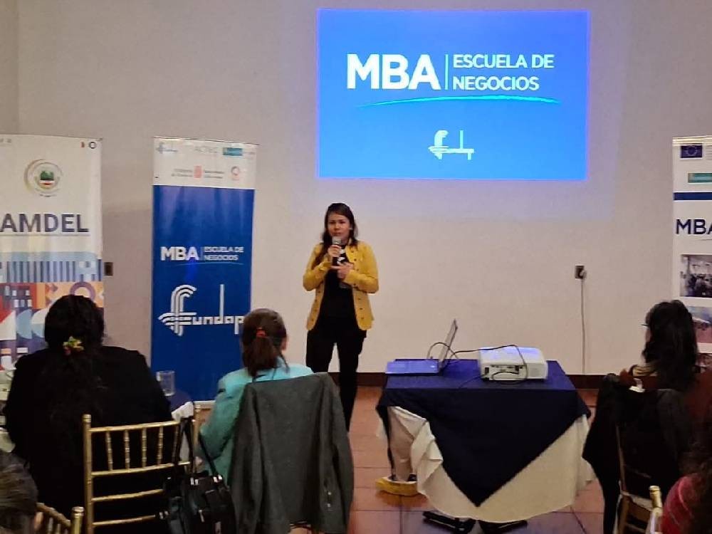 Capacitan a 50 emprendedoras en gestión y liderazgo empresarial