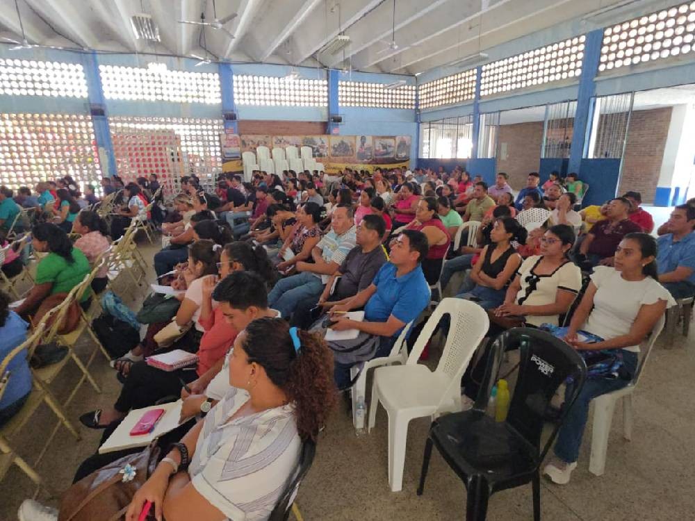 Capacitan a docentes de primer ingreso y personal administrativo sobre normativa legal y laboral