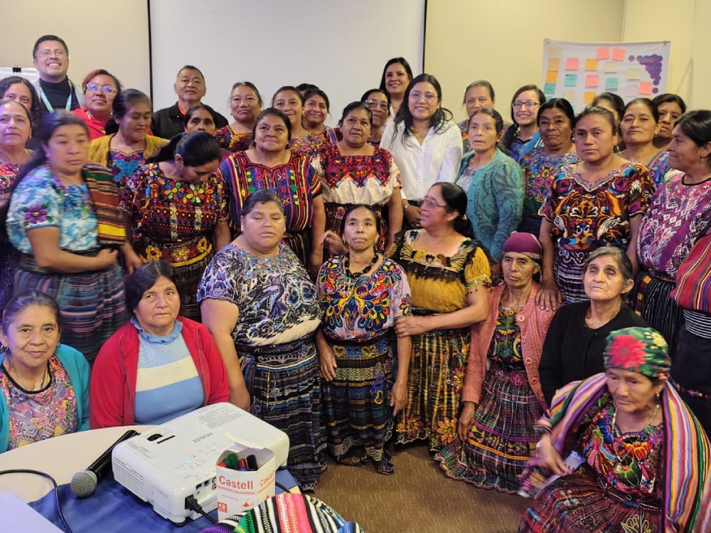 Capacitan a más de 60 comadronas para fortalecer la atención de mujeres embarazadas