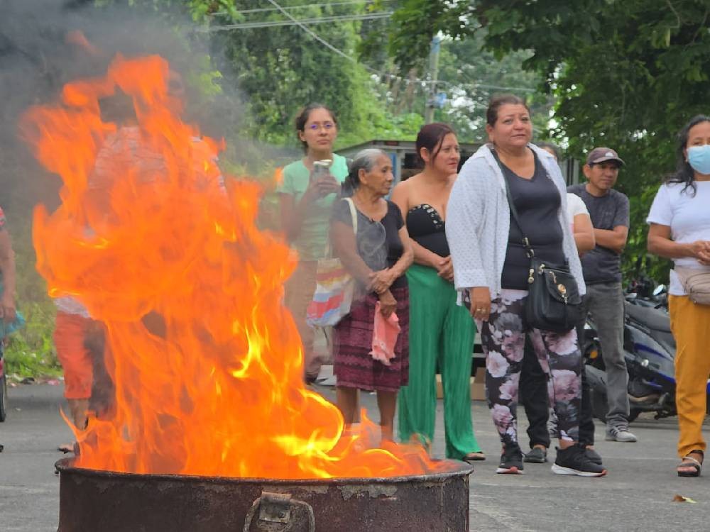 Capacitan a vendedores de juegos pirotécnicos sobre el uso de extintores