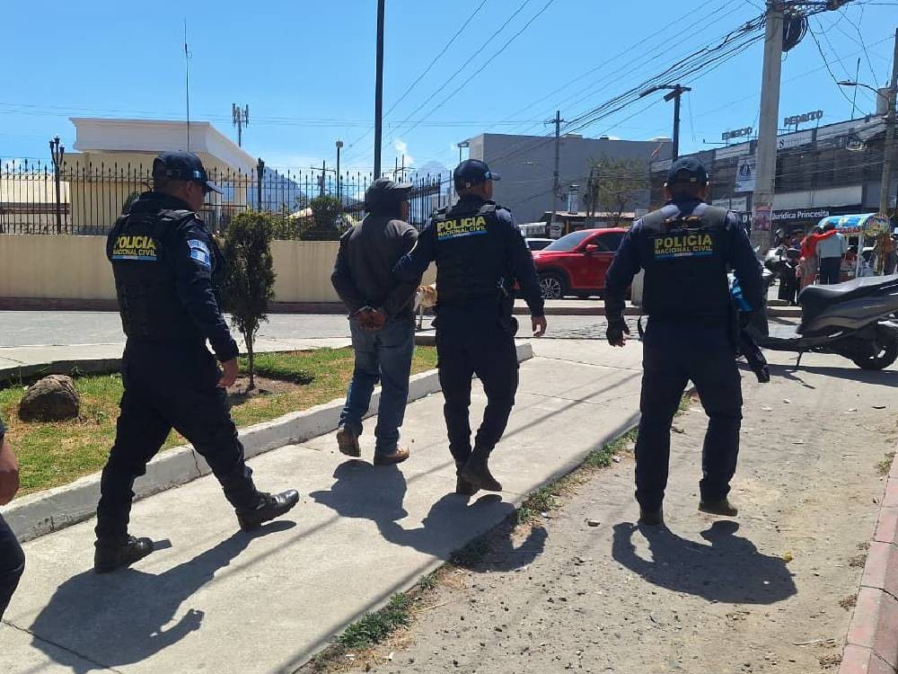 Capturan a dos hombres señalados de estafa y falsedad ideológica 