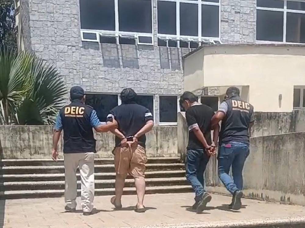 Capturan a dos hombres y remiten a menor tras recuperar picop robado en Mazatenango