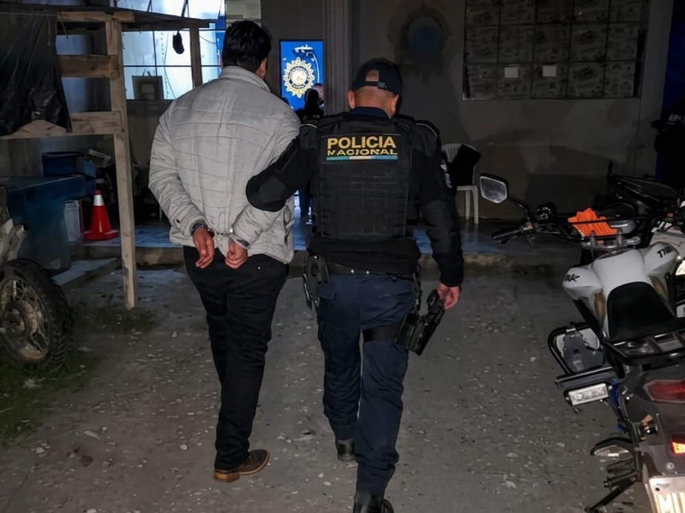 Capturan a hombre por amenazar con arma de fuego en hospital de Huehuetenango