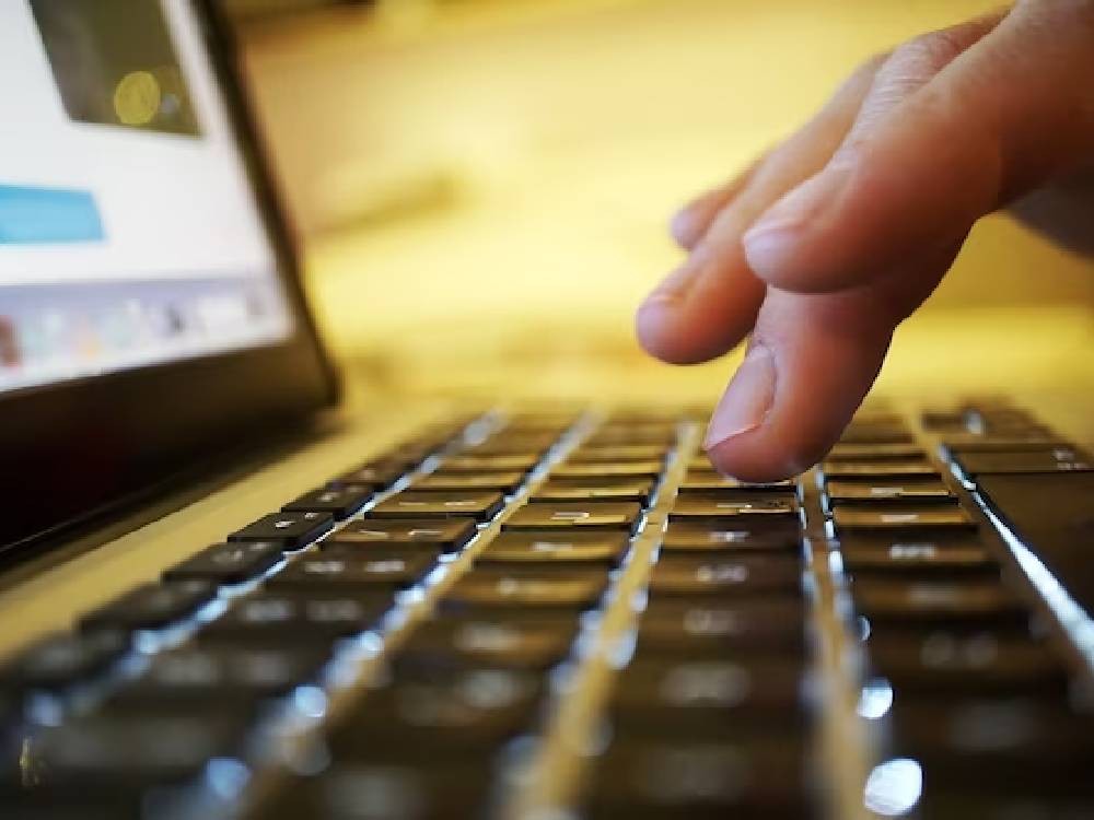 Capturan a hombre que se hacia pasar por niño para contactar a  niños y adolescentes para obtener material con contenido sexual