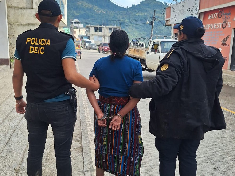 Capturan a mujer señalada de asesinato tras participar en linchamiento 
