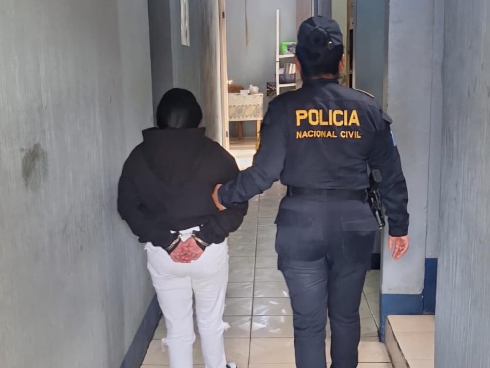 Capturan a niñera por hurtar tarjeta de débito y hacer compras en línea