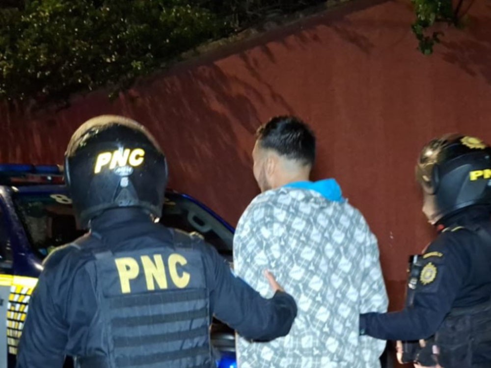 Capturan a presunto  responsable  de dar muerte  a dos hombres  y herir a una mujer