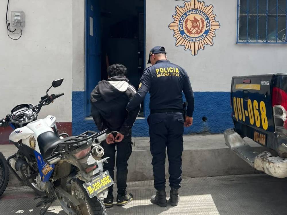 Capturan a presunto asaltacamiones tras atraco a repartidores de abarrotes