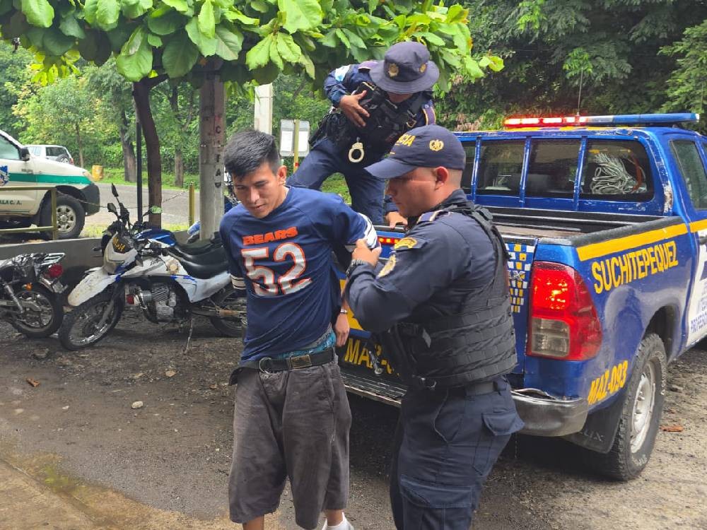 Capturan a presunto sicario del Barrio 18 con arma y droga en San Antonio Suchitepéquez