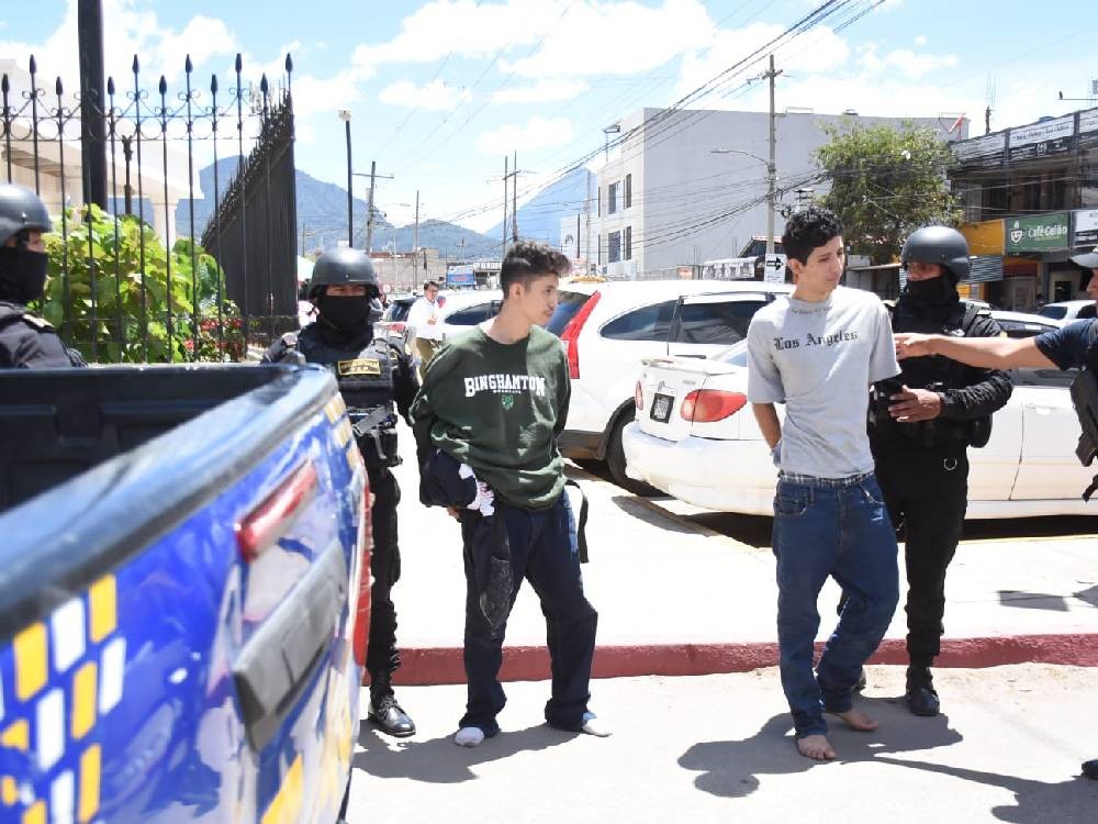 Capturan a seis, tras allanamientos relacionados con los últimos ataques armados en Xela