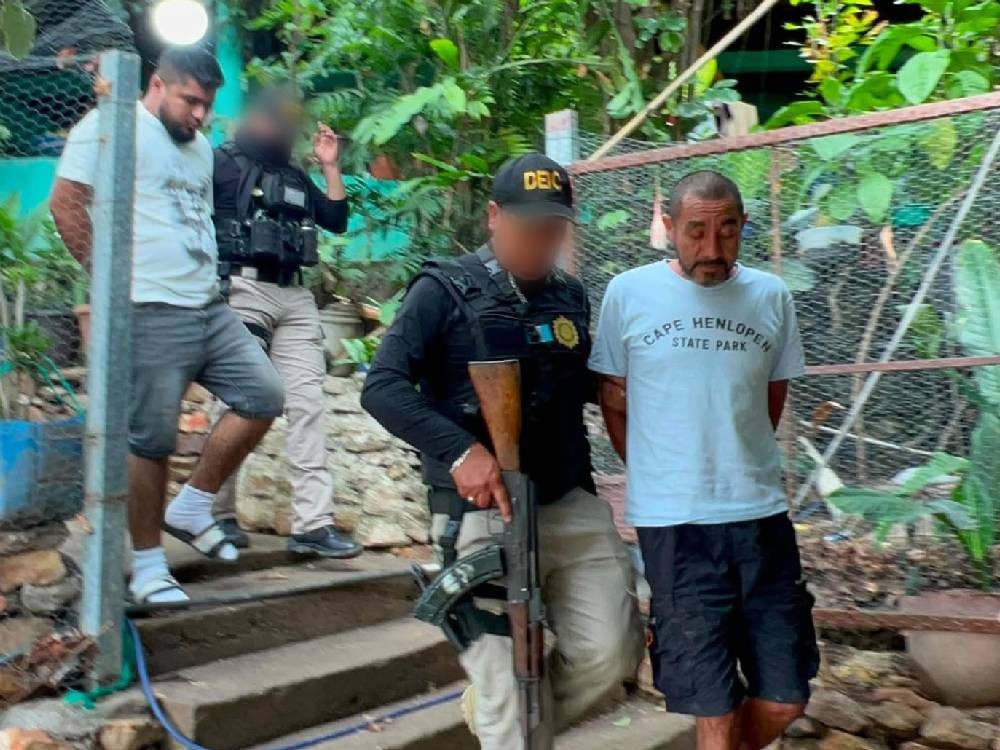 Capturan a tío y sobrino señalados por asesinato de agente de la PNC