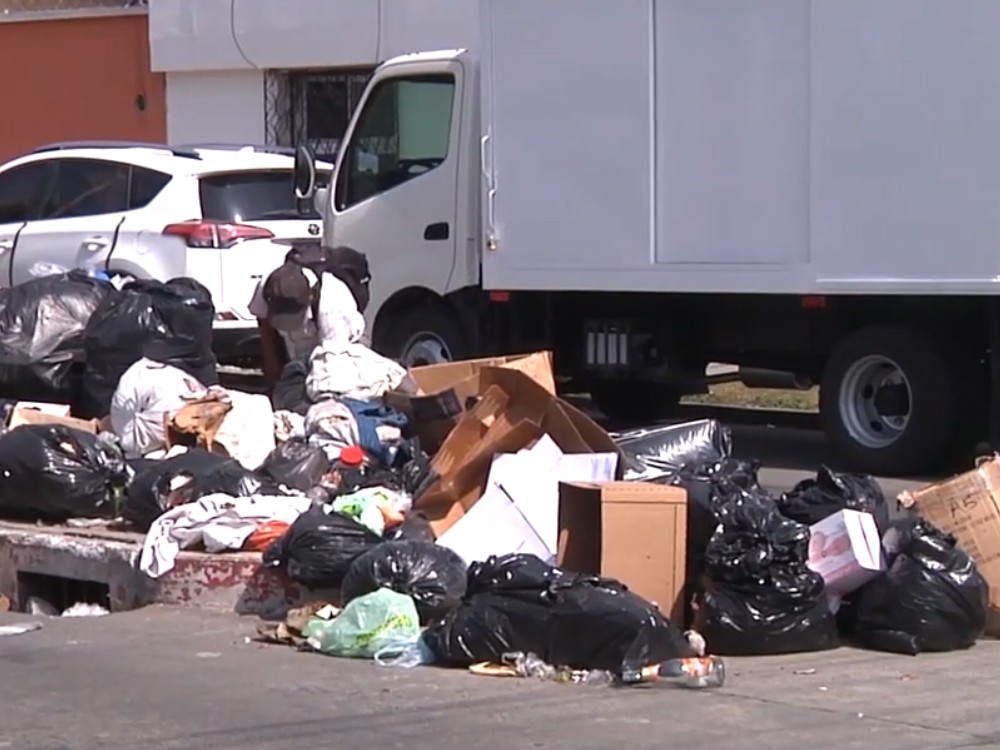 VIDEO: Carga vehicular complica recolección de basura