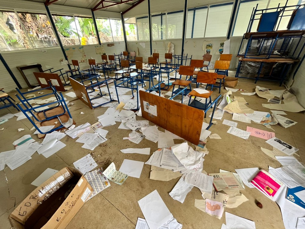 Causan destrozos en centro educativo de San Francisco Zapotitlán