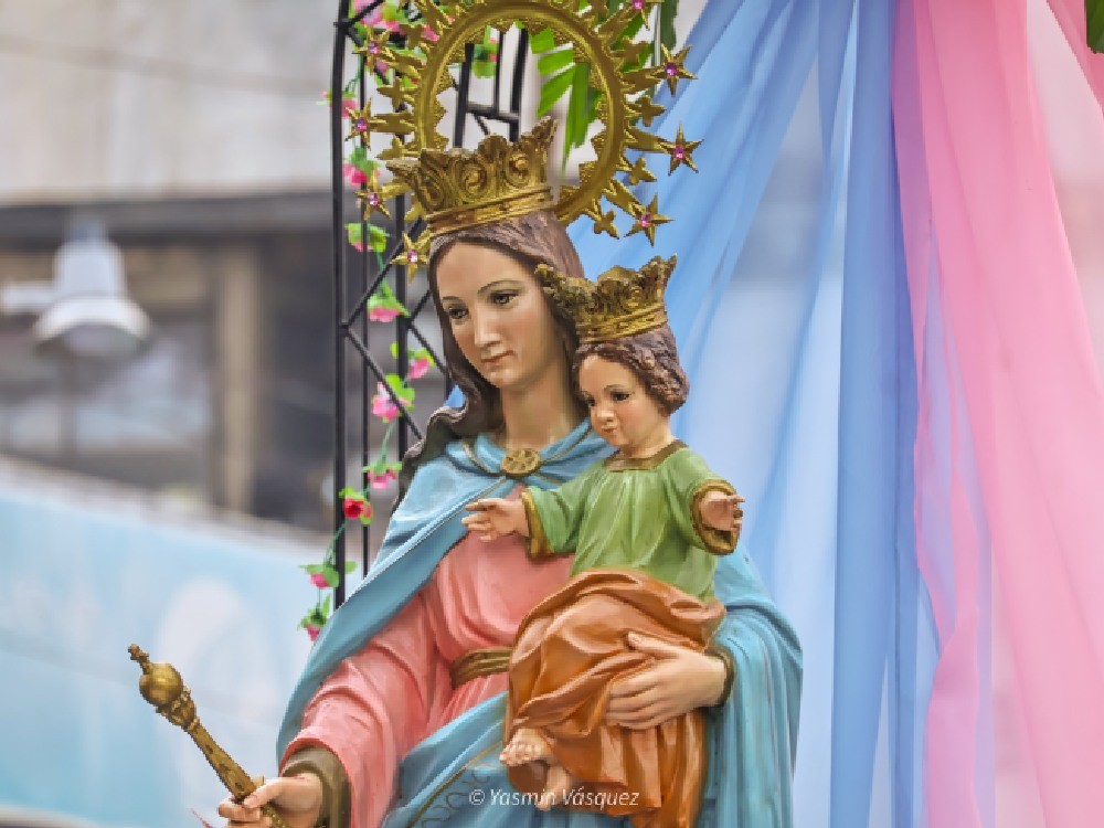 Celebran a María Auxiliadora con cortejo procesional 