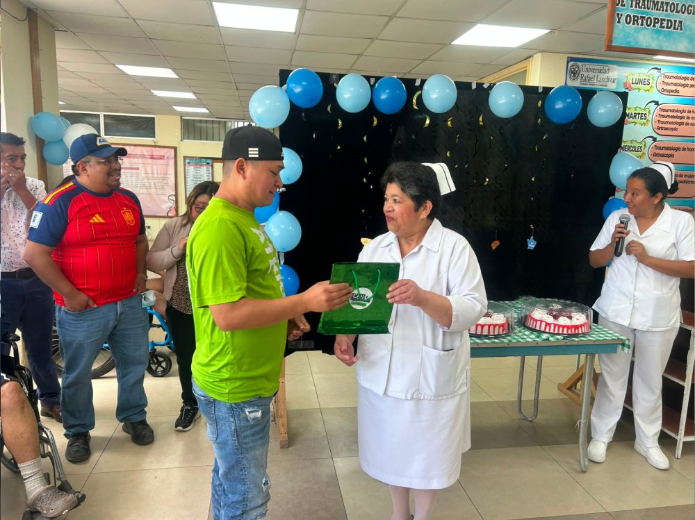 Celebran el día del padre con pacientes del Hospital Regional de Occidente