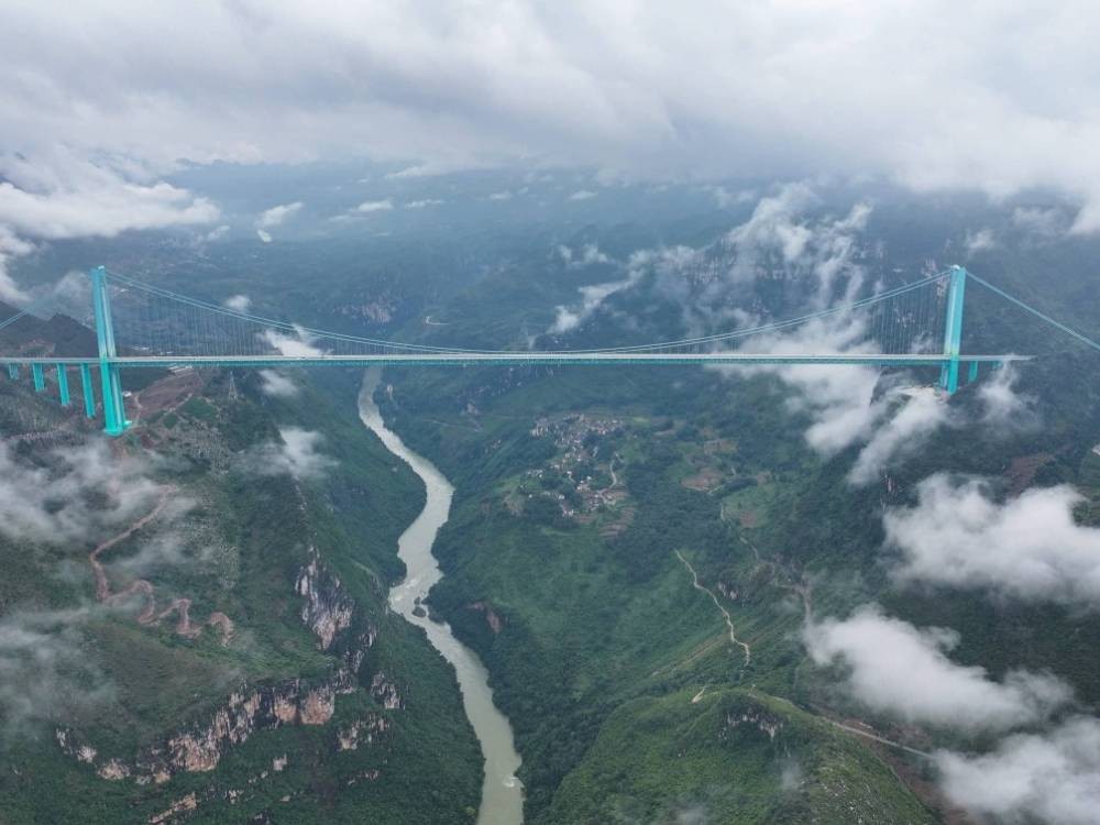 China inaugura el puente más alto del mundo: una obra monumental sobre el Gran Cañón de Huajiang