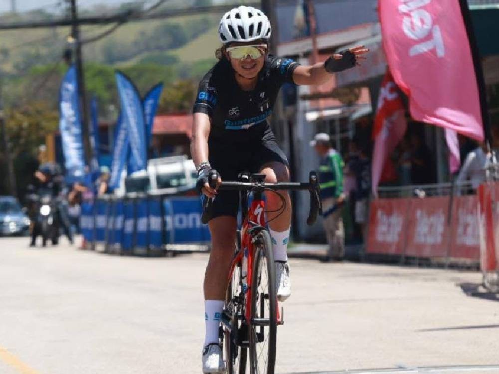 Ciclista quetzalteca, campeona centroamericana de ciclismo juvenil femenino