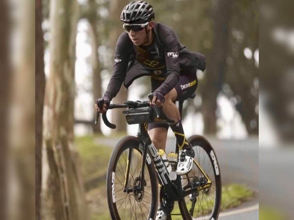 Ciclista quetzalteco se prepara y compite en Colombia