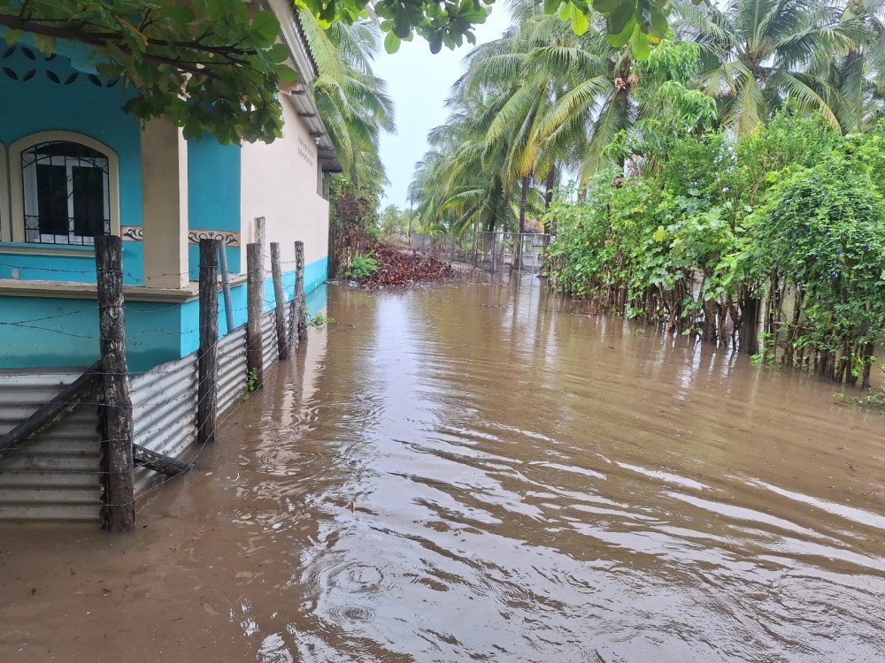 Cientos de familias afectadas por inundaciones en Ocós, San Marcos