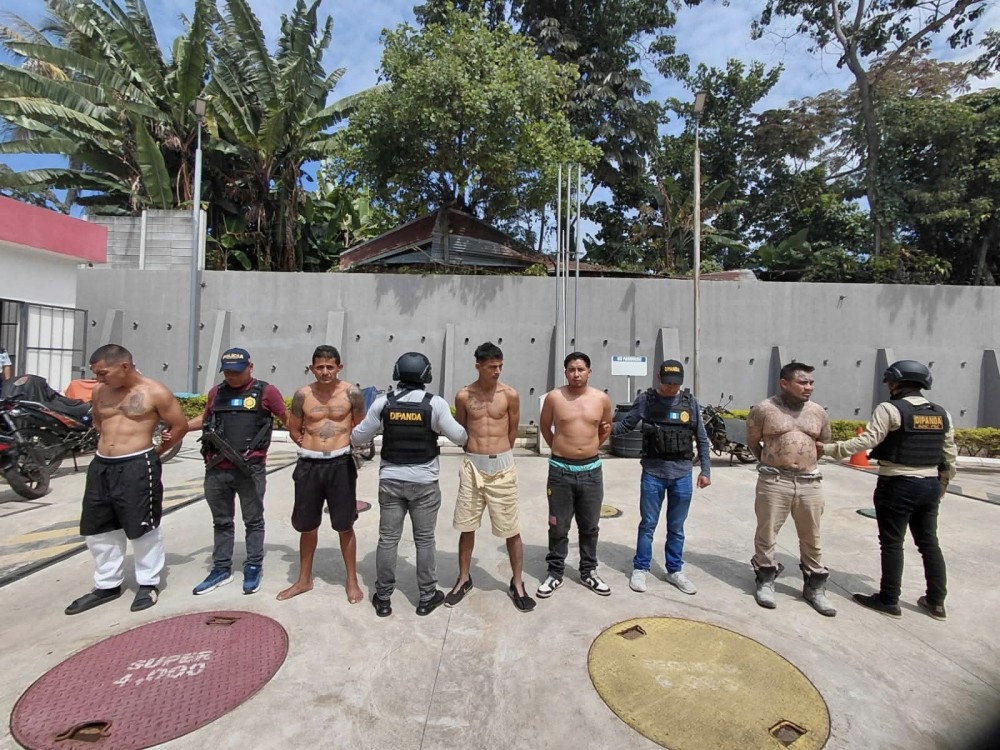 Cinco presuntos mareros salvadoreños son entregados a autoridades de su país 