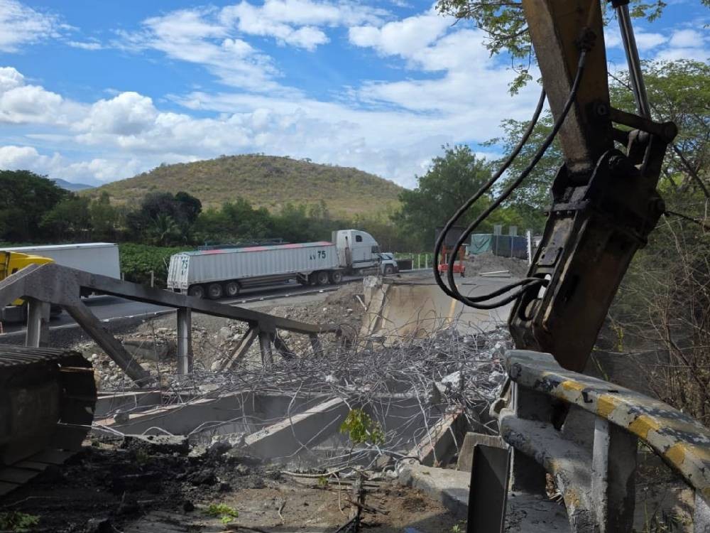 CIV demuele puente Güijo para instalar nueva estructura modular