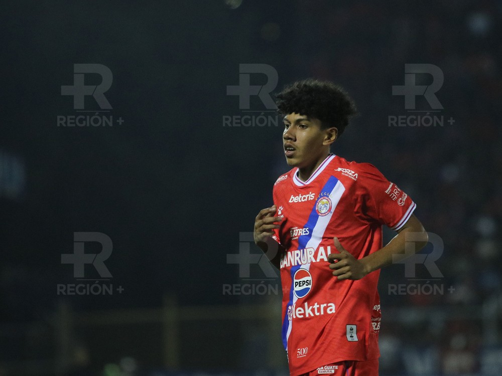 Claudio de Oliveira, la joya de Xelajú, con 15 años se afianza en el plantel mayor