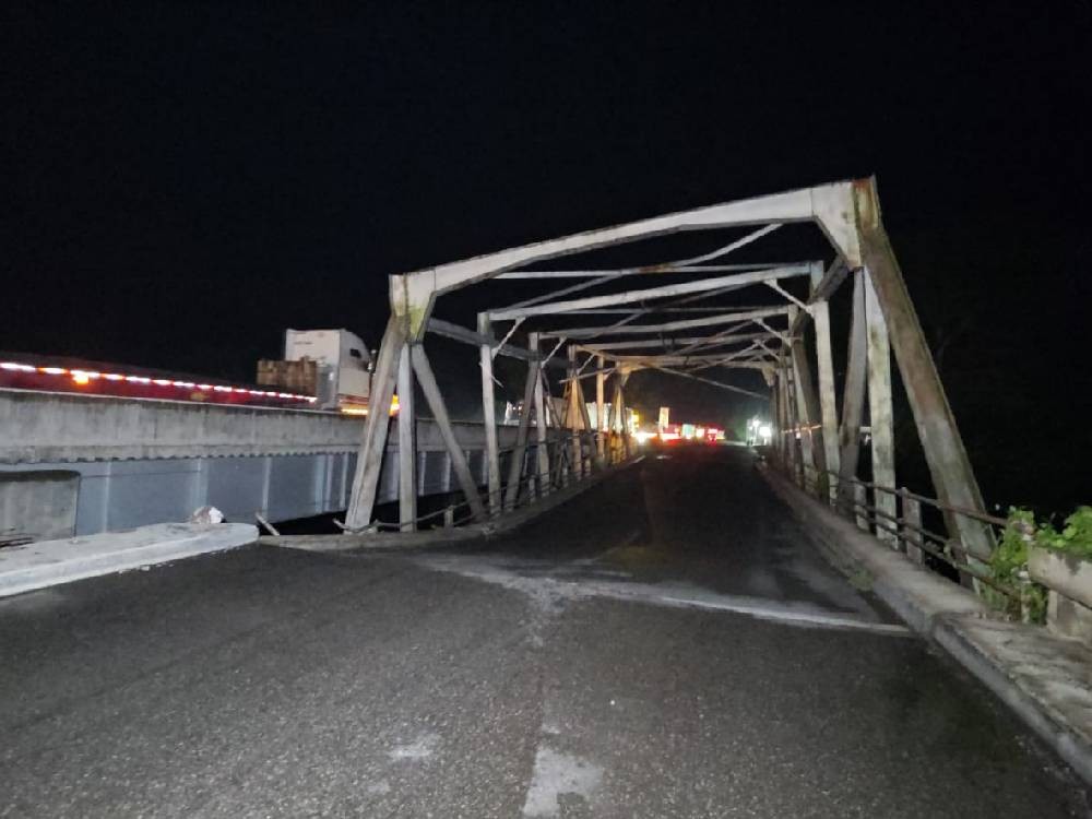Colapso del puente Moca provoca paso irregular en la ruta CA-2