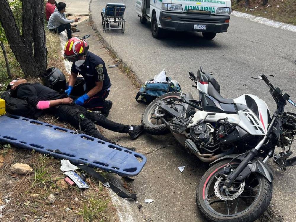 Colisión entre dos motocicletas deja dos personas heridas en Sipacapa