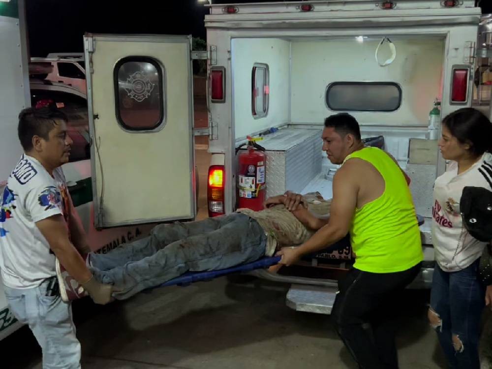 Colisión entre motocicletas deja cinco heridos