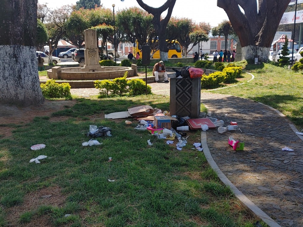 Colocarán más basureros en el Palacio Maya de San Marcos debido a la cantidad de basura que se acumula