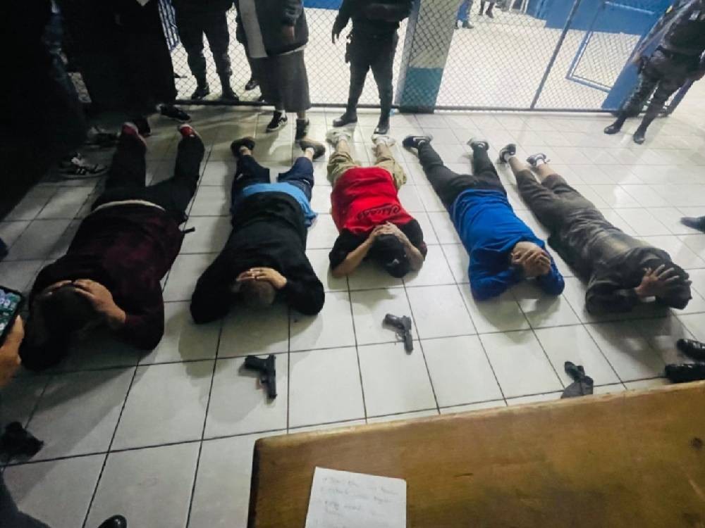 Comando antisecuestros libera a guardias del SP y consigna a cinco reos 