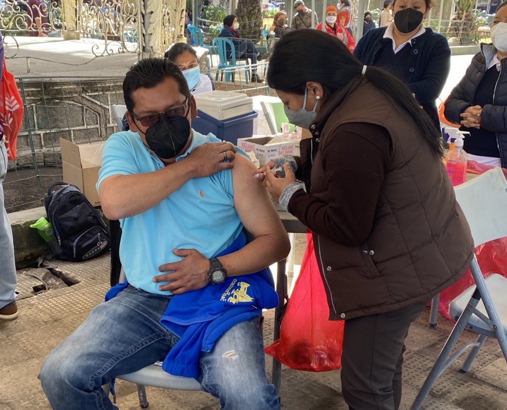 Comienza aplicación de la cuarta dosis anticovid en Xela