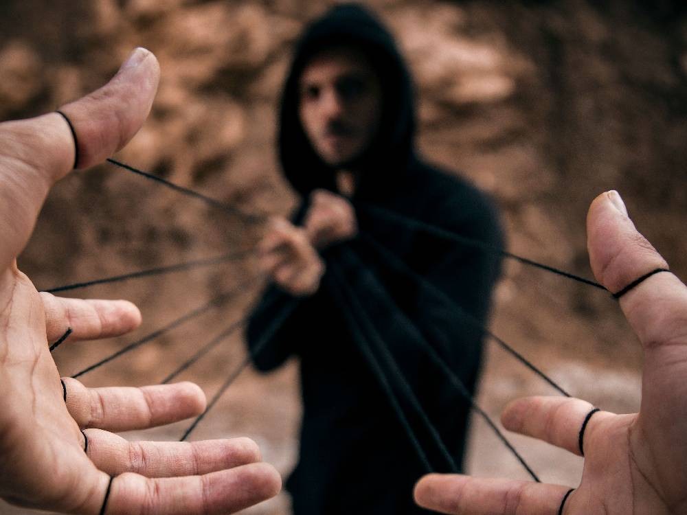 ¿Cómo evitar que te manipulen? Ejemplos, claves y ejercicios.