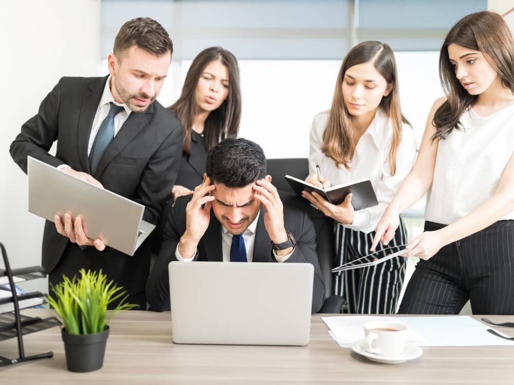 Cómo identificar un ambiente laboral tóxico. Señales, efectos y herramientas de autocuidado psicológico  