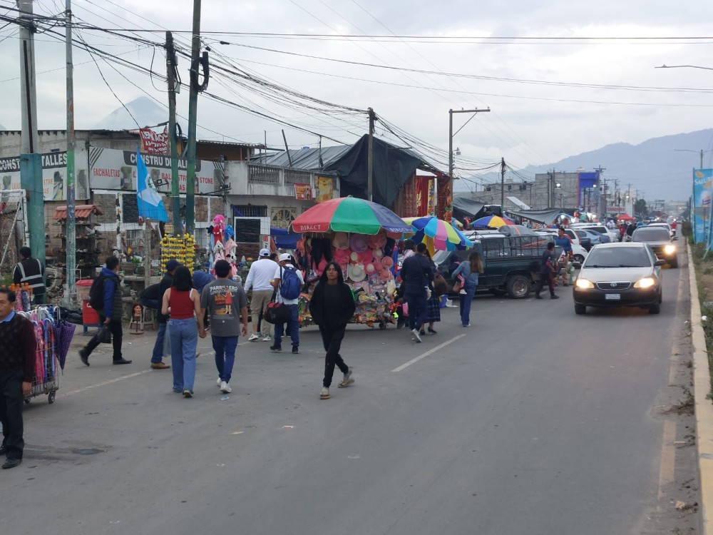 Comuna de Xela oficializa tarifas de parqueo y arrendamiento de espacios en Cefemerq 